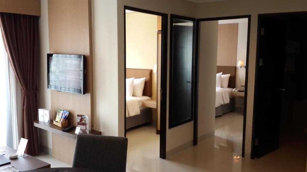 Atria Residences Gading Serpong Tangerang Zimmer foto